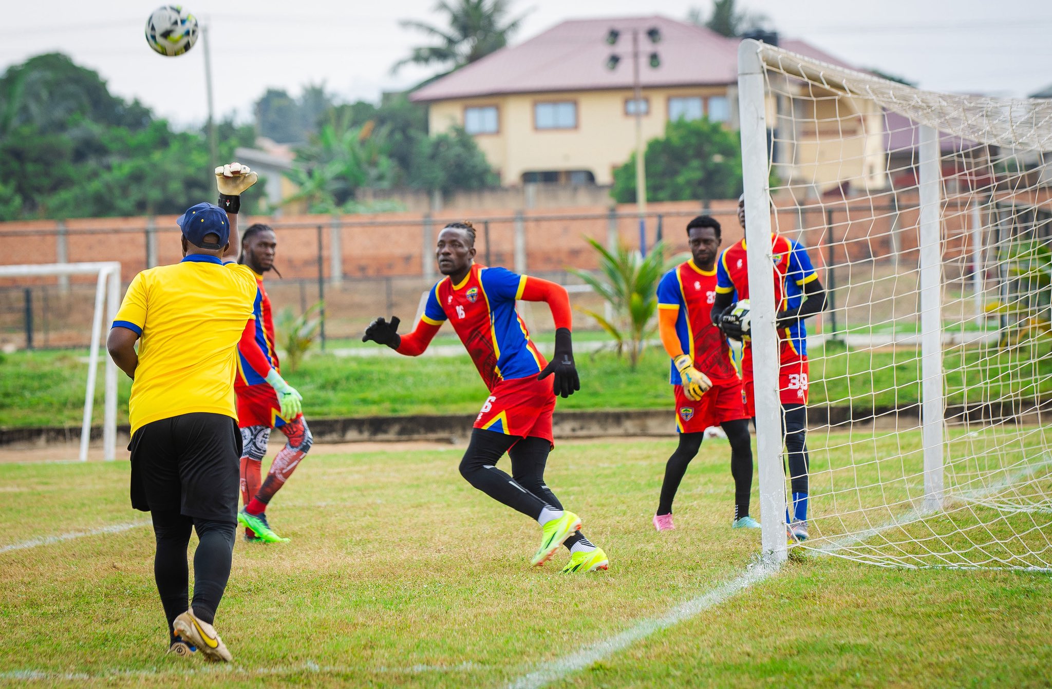 Black Stars goalkeeper coach visits Hearts of Oak